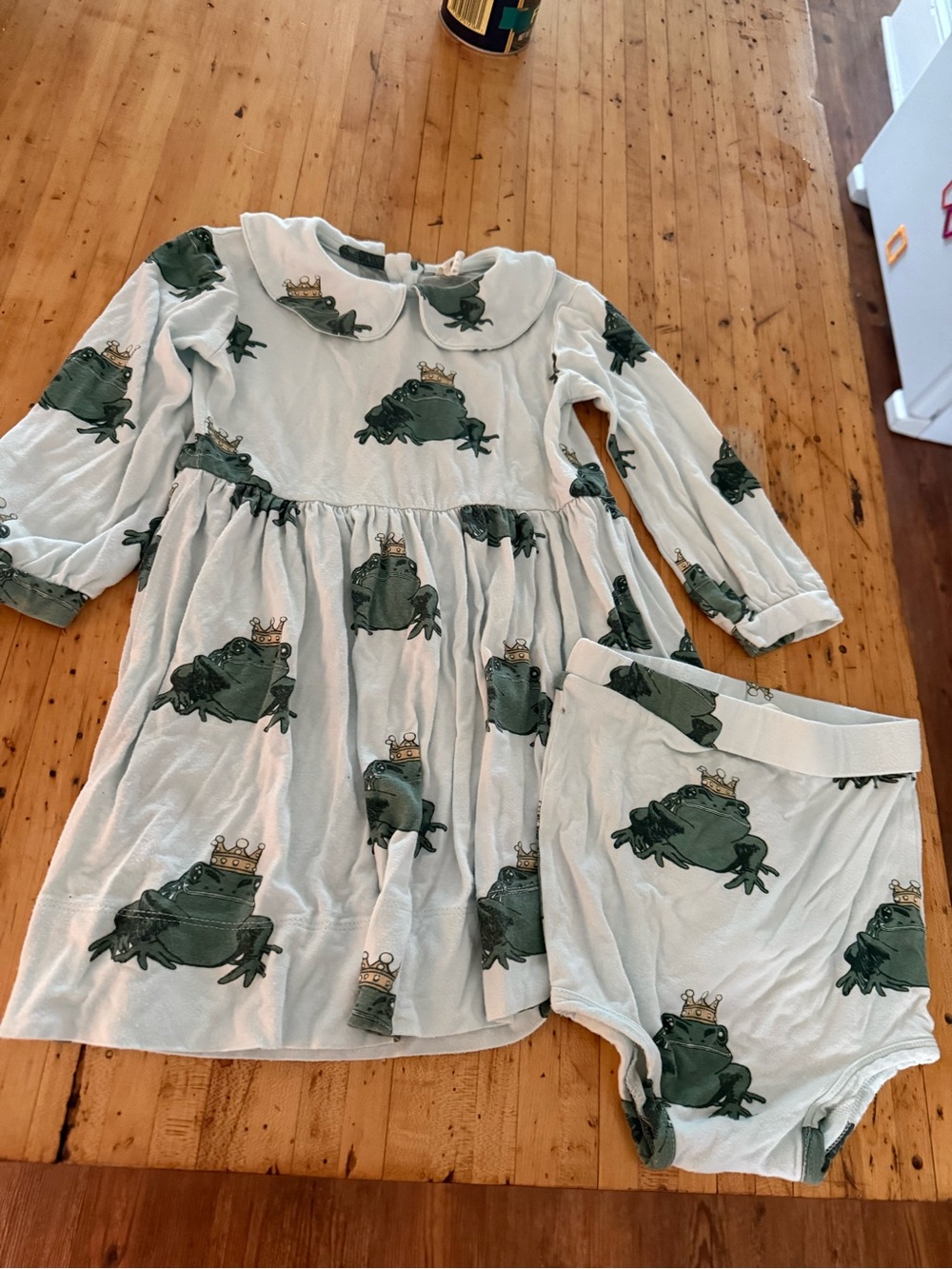 kate quinn Light Blue Frog Crown  Dress Set 2t but bamboo so 3-4t palest blue